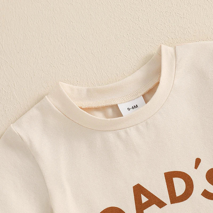 Conjunto de 2 piezas de camiseta de manga corta con estampado de letras y pantalones cortos elásticos con estampado a cuadros para bebé niño pequeño