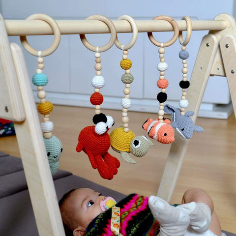 Gimnasio Montessori para bebés y juguetes colgantes | Gimnasio de madera para bebés