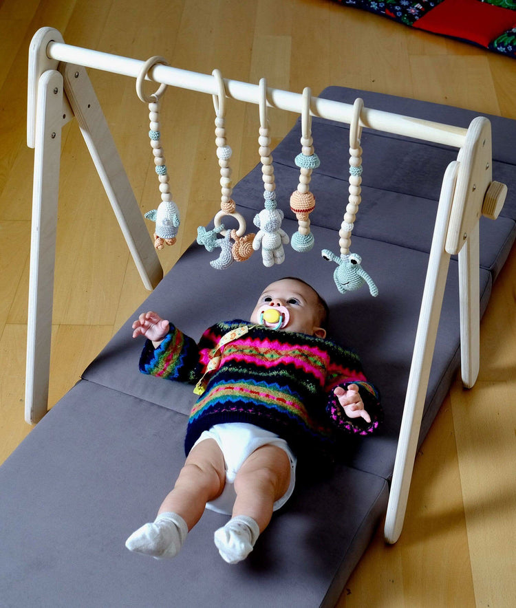 Gimnasio Montessori para bebés y juguetes colgantes | Gimnasio de madera para bebés
