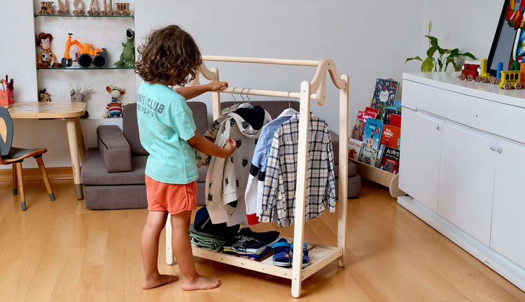 Perchero de madera Montessori para niños