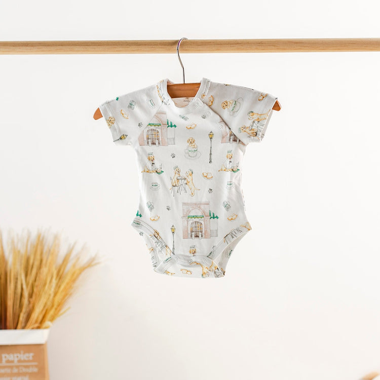 Body de bebé de algodón orgánico con diseño de azúcar en polvo y cachorros