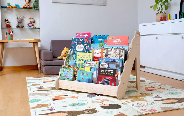 Estantería de madera curvada en varios tamaños: elegante diseño ondulado