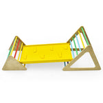 Juego de madera 3 en 1: 2 estructuras triangulares para trepar con rampa para toboganes.