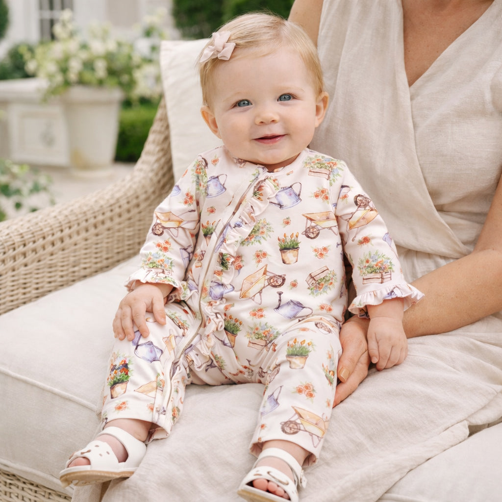Pelele para bebé niña con estampado de pétalos – Bambú con puños convertibles