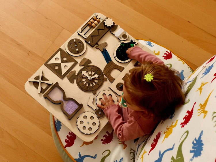 Tablero de actividades de madera para niños pequeños