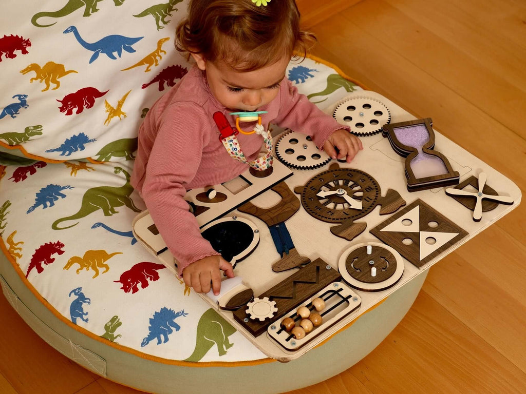 Tablero de actividades de madera para niños pequeños