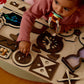 Tablero de actividades de madera para niños pequeños