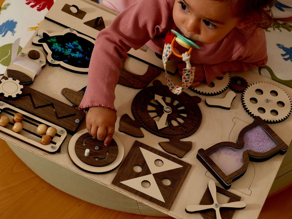 Tablero de actividades de madera para niños pequeños