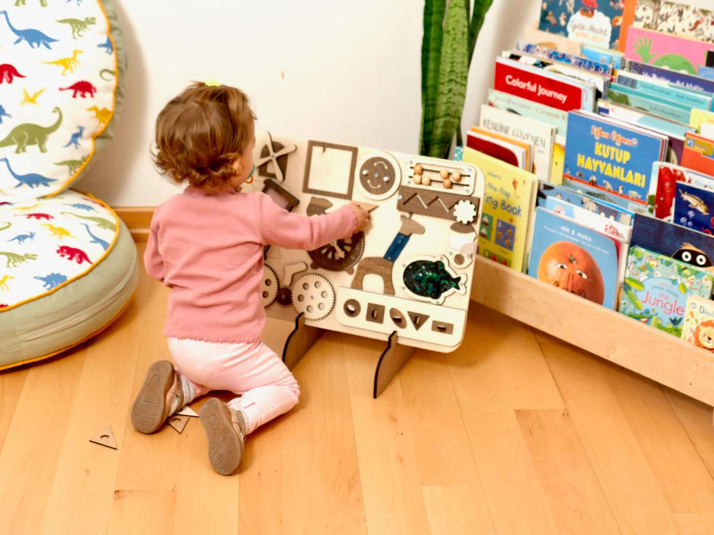 Tablero de actividades de madera para niños pequeños