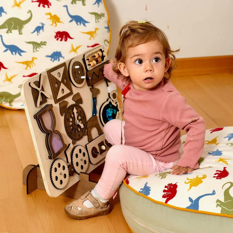 Tablero de actividades de madera para niños pequeños