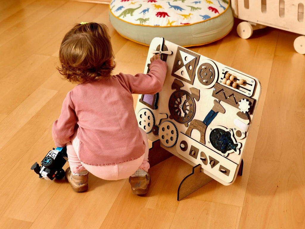 Tablero de actividades de madera para niños pequeños