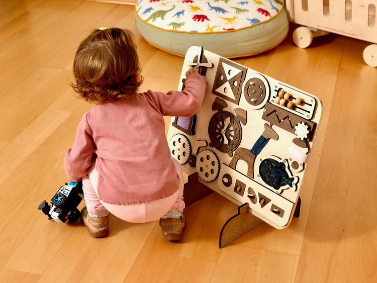 Tablero de actividades de madera para niños pequeños