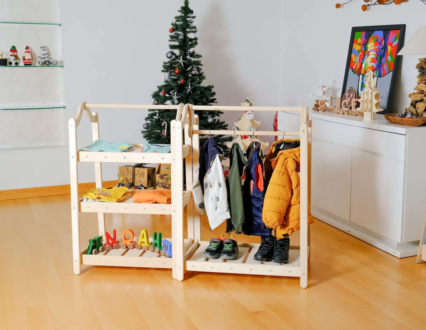 Armario de madera Montessori: organizador ideal de ropa infantil