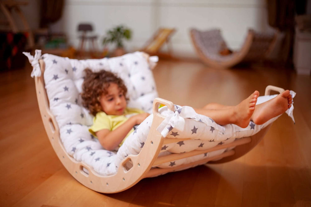 Arco/balancín de escalada Montessori mediano con juego de almohada y rampa