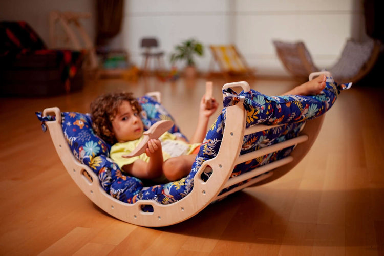 Arco/balancín de escalada Montessori mediano con juego de almohada y rampa