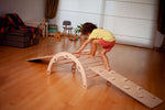 Arco/balancín de escalada Montessori mediano con juego de almohada y rampa