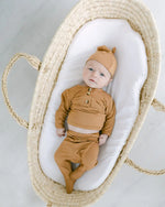 Conjunto de ropa (parte superior e inferior) y gorro (tallas de recién nacido a 12 meses) Camel