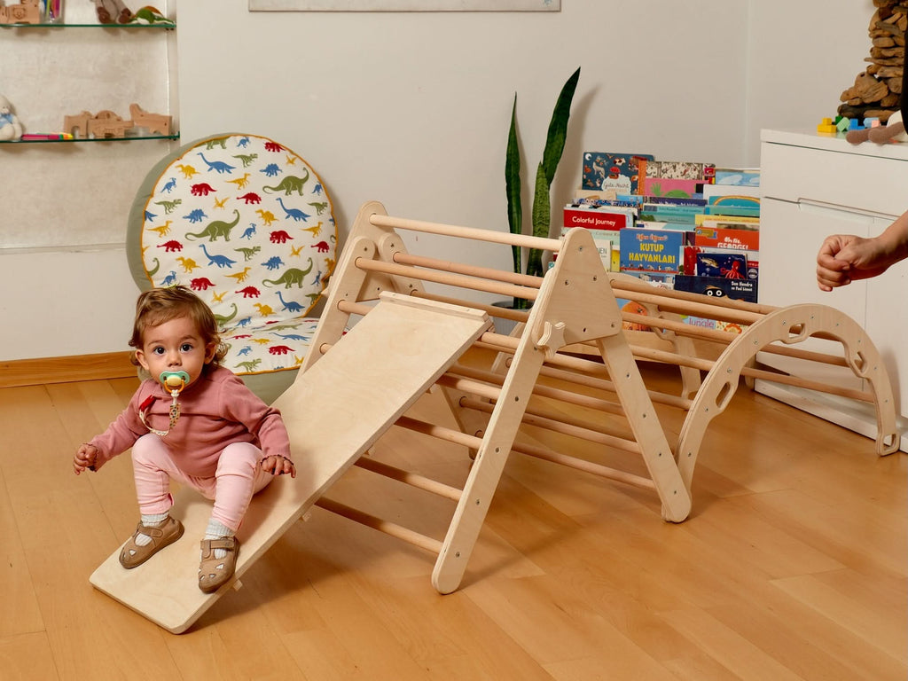 Parque infantil interior Montessori | Triángulo Pikler, arco de escalada, rampa y almohada 2 en 1