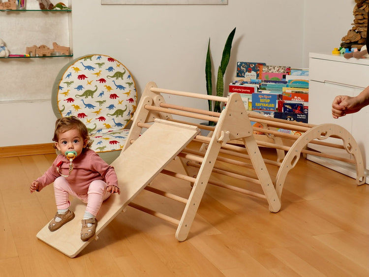 Parque infantil interior Montessori | Triángulo Pikler, arco de escalada, rampa y almohada 2 en 1