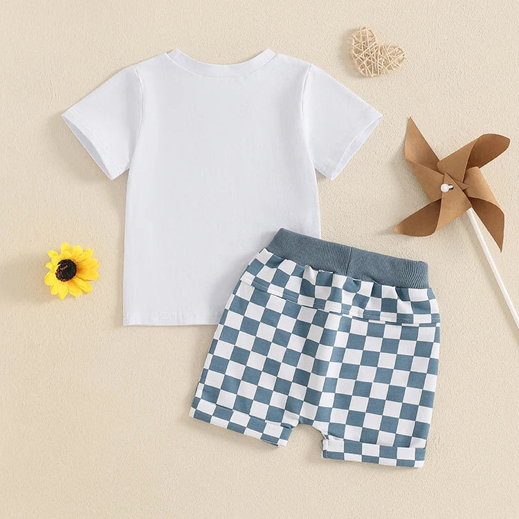 Conjunto de 2 piezas de camiseta de manga corta con estampado de letras y pantalones cortos elásticos con estampado a cuadros para bebé niño pequeño