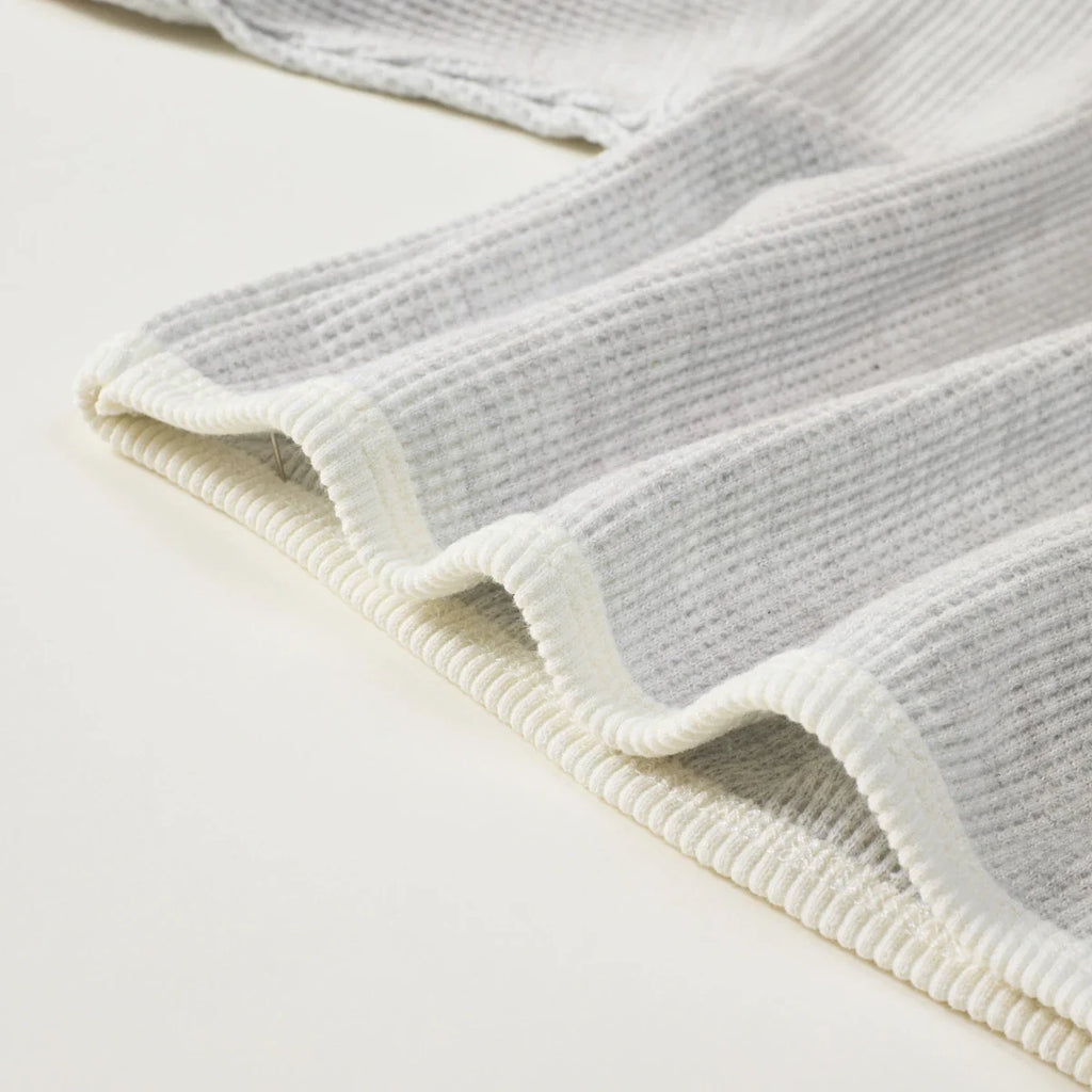 Conjunto de 2 piezas de jersey de algodón gofre de manga larga con cuello redondo y pantalones deportivos para bebés y niñas