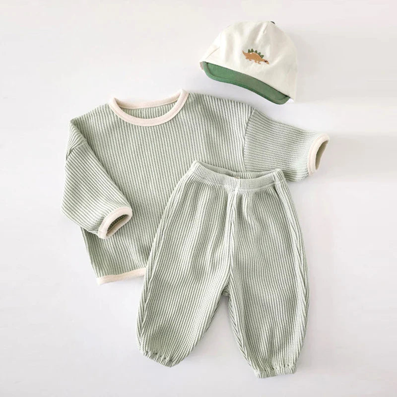 Conjunto de 2 piezas de jersey de algodón gofre de manga larga con cuello redondo y pantalones deportivos para bebés y niñas