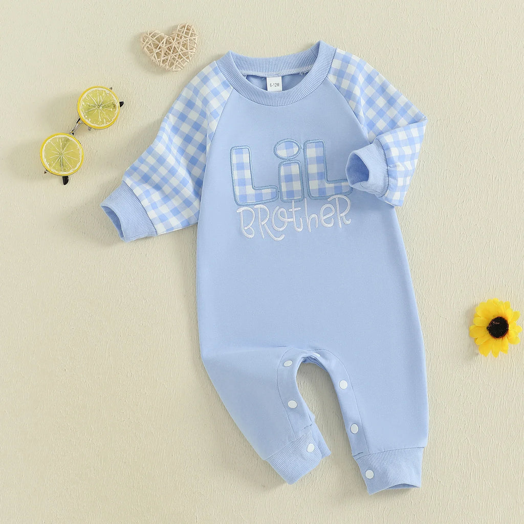 Mono de otoño para bebé niño pequeño Lil Brother con estampado de cuadros y letras bordadas, manga larga, cuello redondo y largo completo