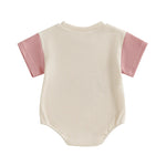 Mono de manga corta con cuello redondo y bordado de letras en colores contrastantes para mejor amiga de la tía.