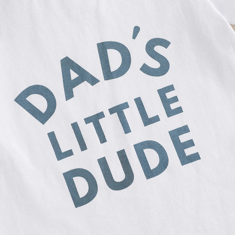 Conjunto de 2 piezas de camiseta de manga corta con estampado de letras y pantalones cortos elásticos con estampado a cuadros para bebé niño pequeño