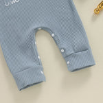 Conjunto de 2 piezas de mono con estampado de letras, cuello redondo y manga larga con gorro para bebé, niño y niña