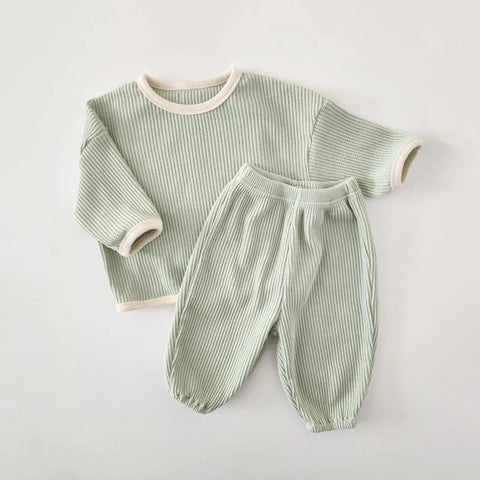 Conjunto de 2 piezas de jersey de algodón gofre de manga larga con cuello redondo y pantalones deportivos para bebés y niñas
