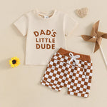 Conjunto de 2 piezas de camiseta de manga corta con estampado de letras y pantalones cortos elásticos con estampado a cuadros para bebé niño pequeño