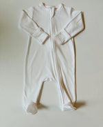 Ropa infantil Stroller Society: Pijama enterizo de algodón Pima con cremallera para bebés.