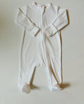 Ropa infantil Stroller Society: Pijama enterizo de algodón Pima con cremallera para bebés.