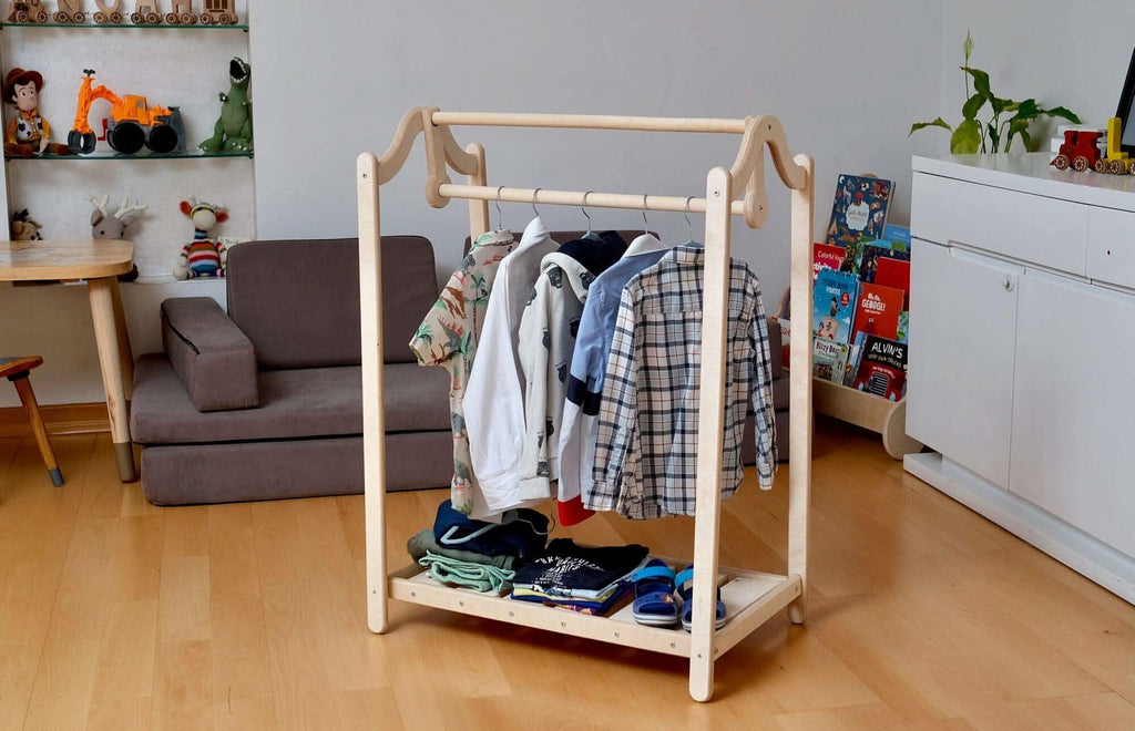 Perchero de madera Montessori para niños