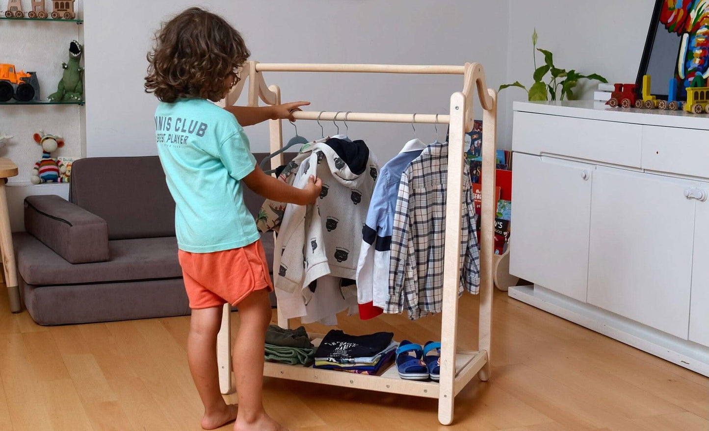 Perchero de madera Montessori para niños