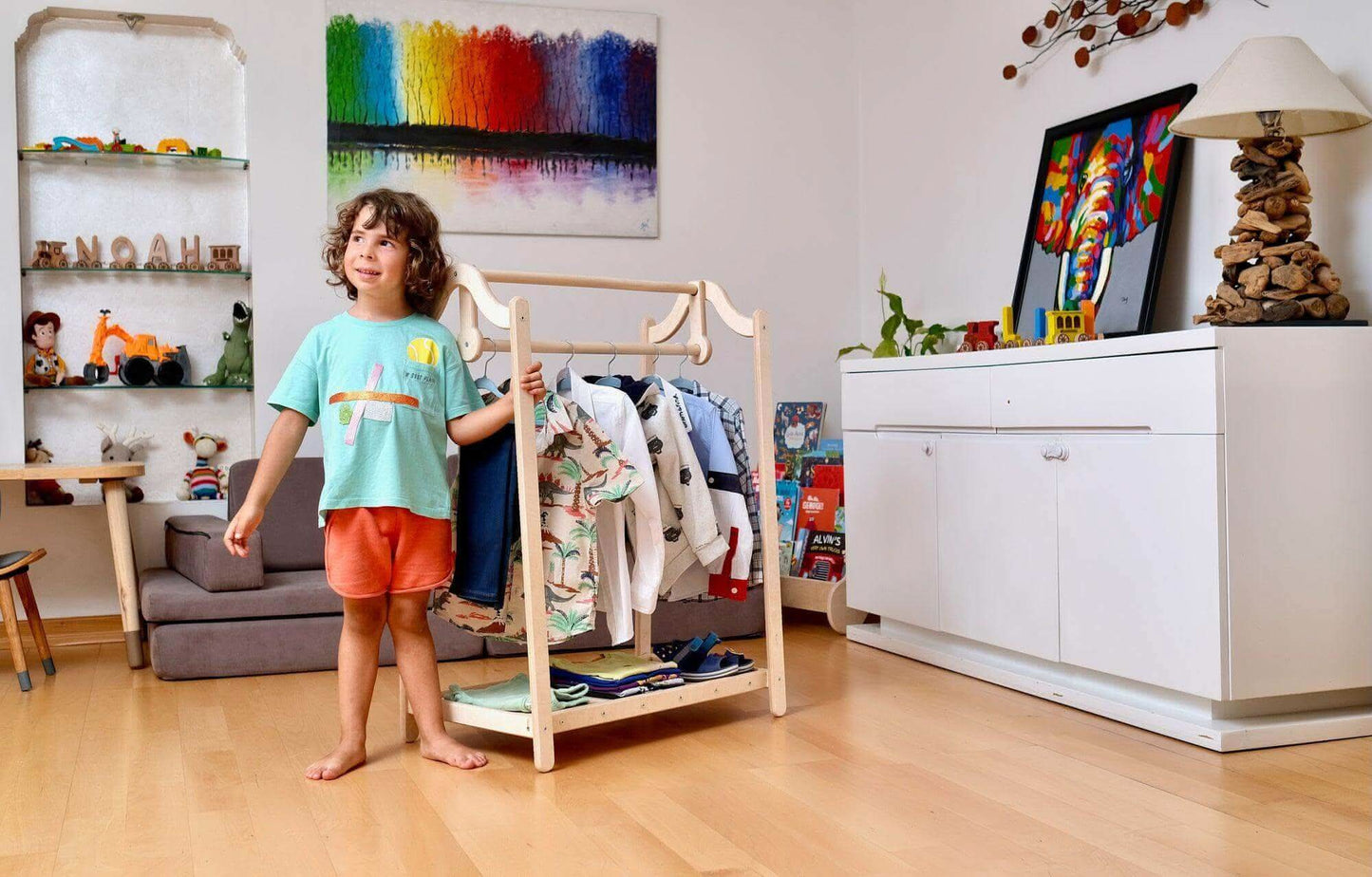 Perchero de madera Montessori para niños