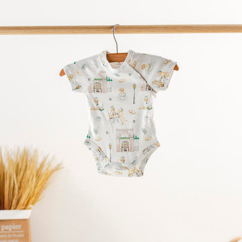 Body de bebé de algodón orgánico con diseño de azúcar en polvo y cachorros
