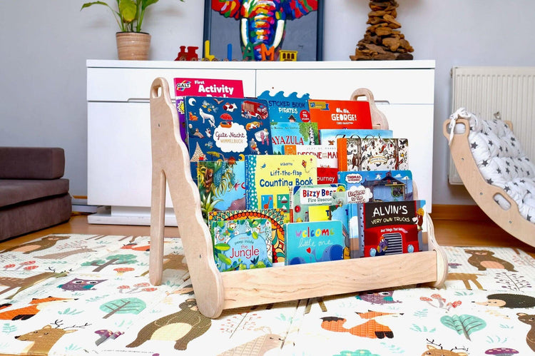 Estantería de madera curvada en varios tamaños: elegante diseño ondulado